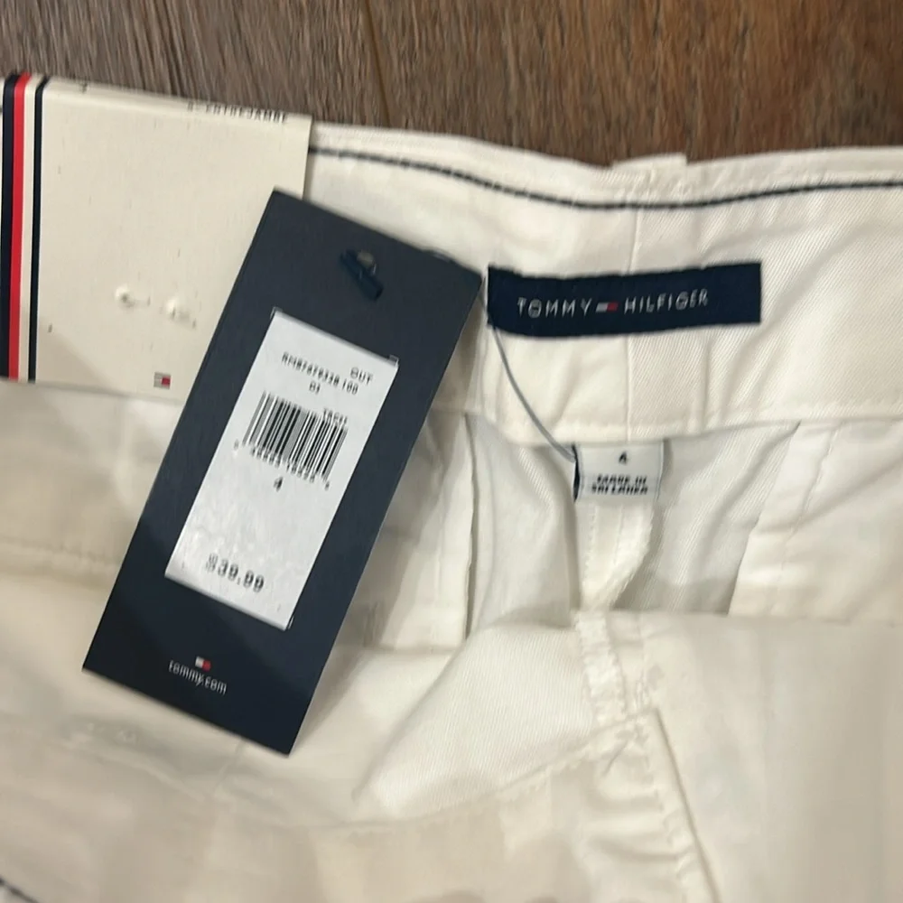 Brand New Tommy Hilfiger White Shorts - Picture 4 of 4